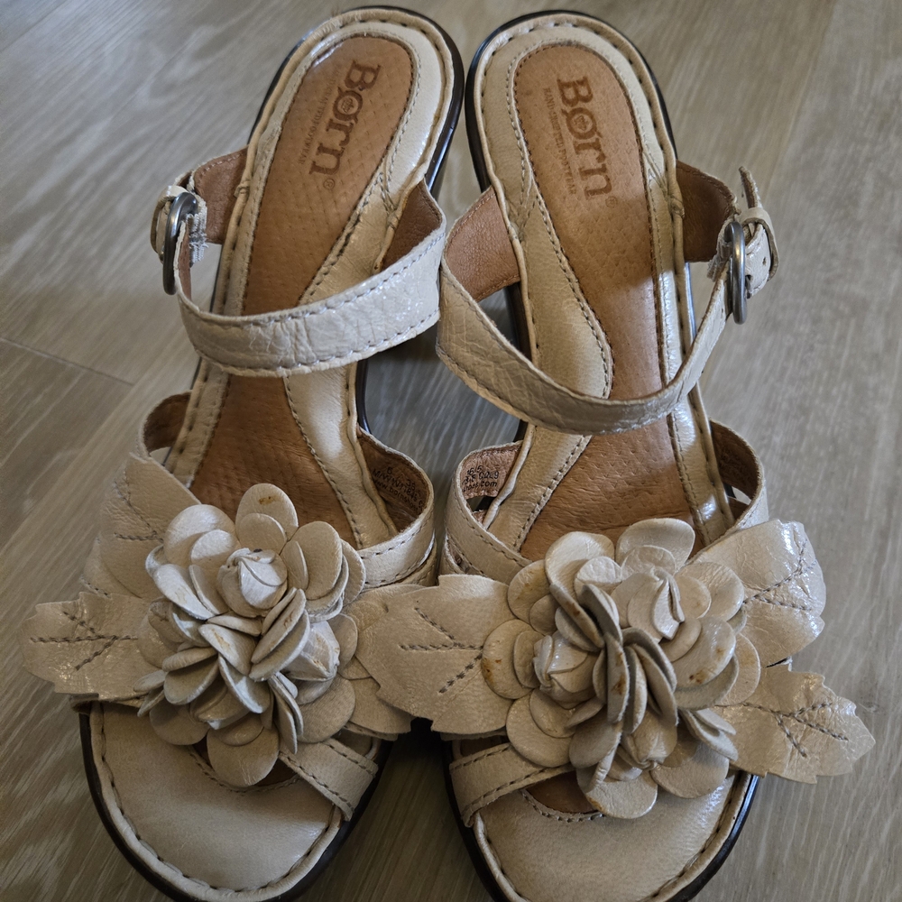 Born Women's Floral Cream Sandals